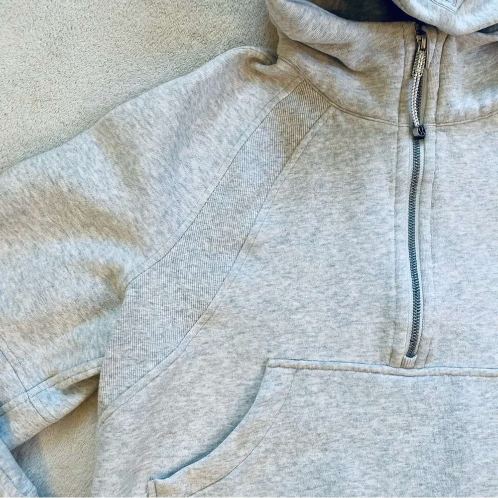Lululemon women’s gray 1/2 zip hoodie sweatshirt w/ handwarmer pocket Sz M/L